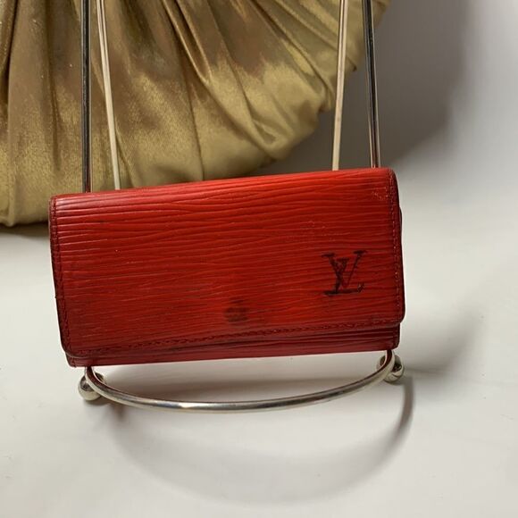 Louis Vuitton Epi Leather 4 Key Wallet Red 💥AUTHENTIC💥 - Picture 1 of 7